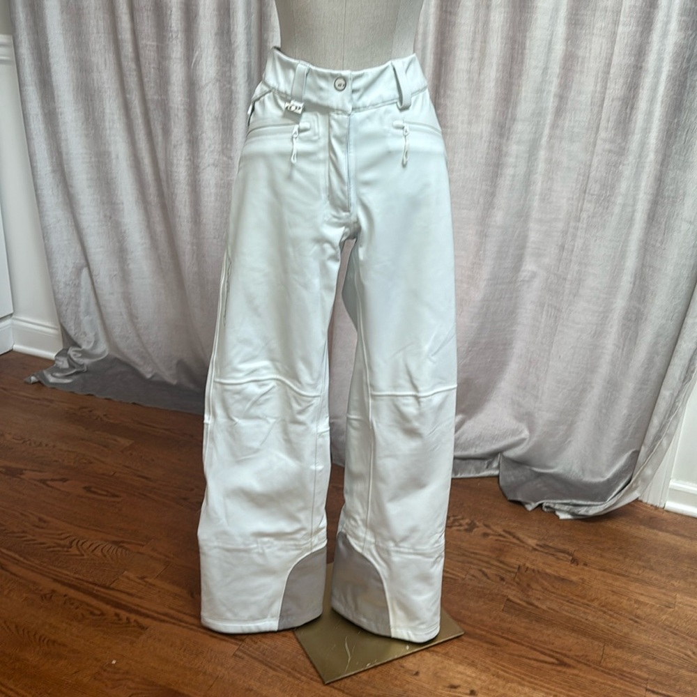 Excellent condition women’s ski pants from Salomon.